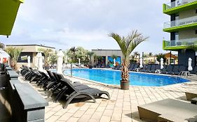 Sophie Apartment Spa N Pool Beach Resort